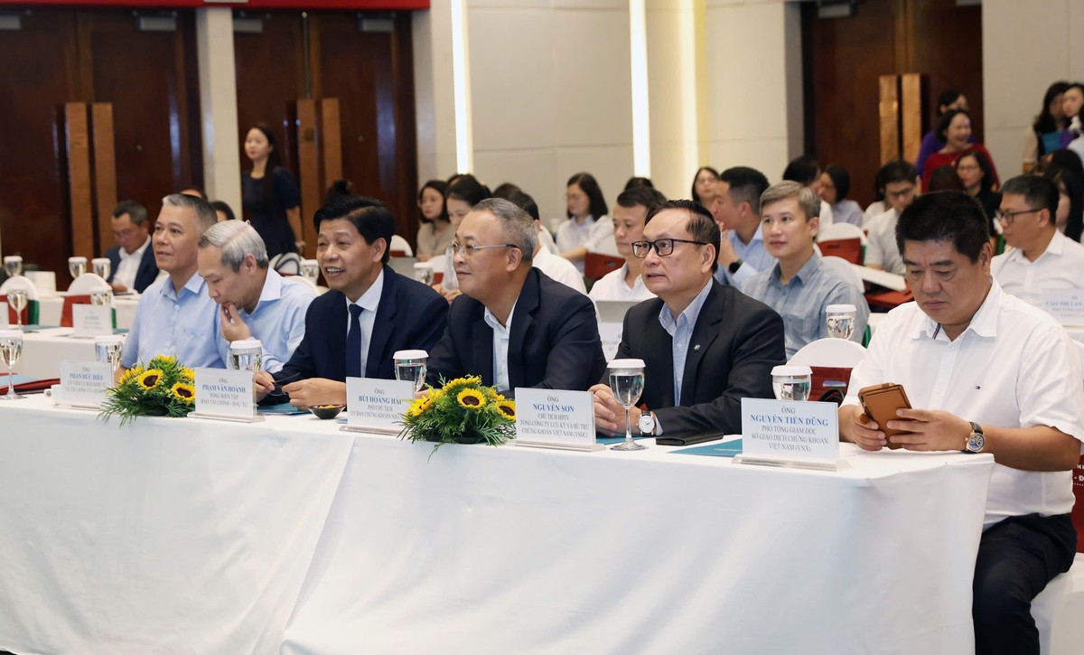 Tham dự sự kiện, có lãnh đạo của Bộ Tài chính, Ủy ban Chứng khoán Nhà nước... và nhiều cơ quan khác. Tham dự sự kiện, có lãnh đạo của Bộ Tài chính, Ủy ban Chứng khoán Nhà nước... và nhiều cơ quan khác.