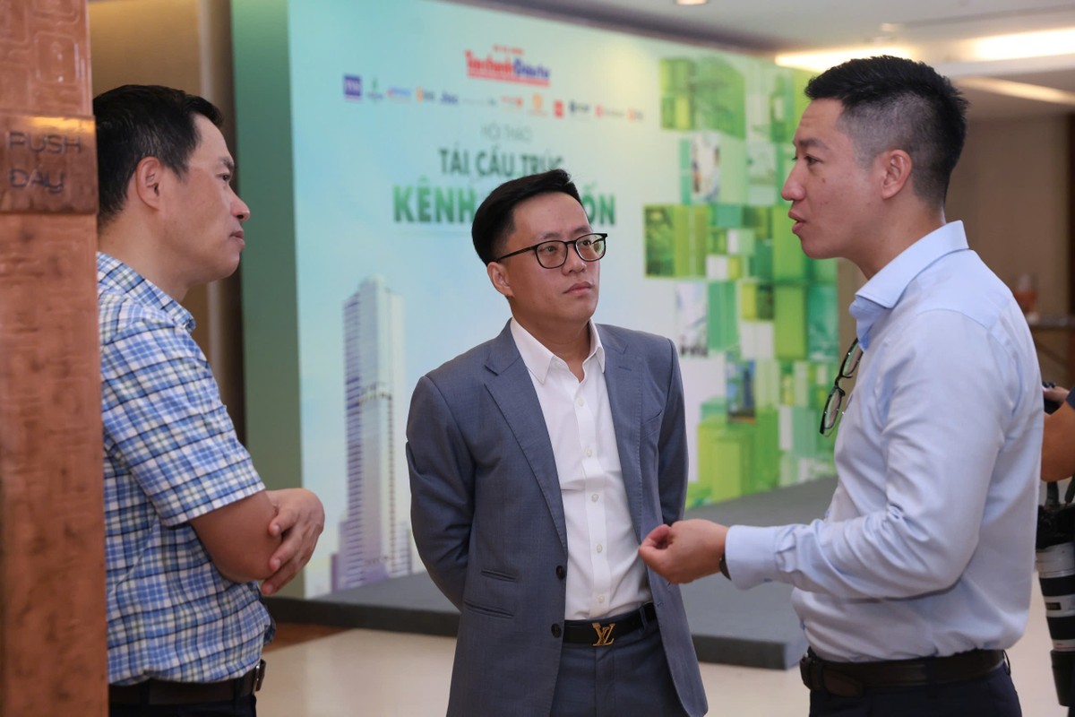 Các chuyên gia thảo luận trước giờ khai mạc. Các chuyên gia thảo luận trước giờ khai mạc.