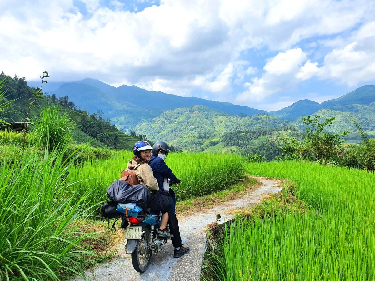 Thử thách trên cung đường quanh co làm các bạn trẻ xích lại gần nhau hơn.