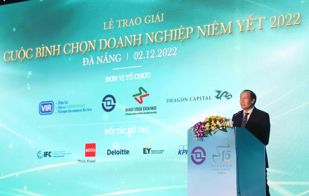 Ông Phạm Hồng Sơn, Phó Chủ tịch Ủy ban Chứng khoán Nhà nước phát biểu tại lễ trao giải Cuộc cuộc bình chọn.