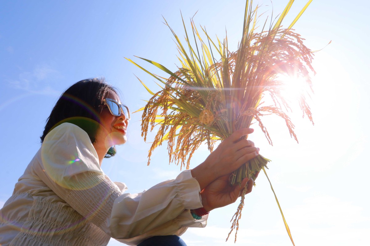 Nụ cười tỏa nắng của du khách từ TP.HCM đến với Pù Luông.