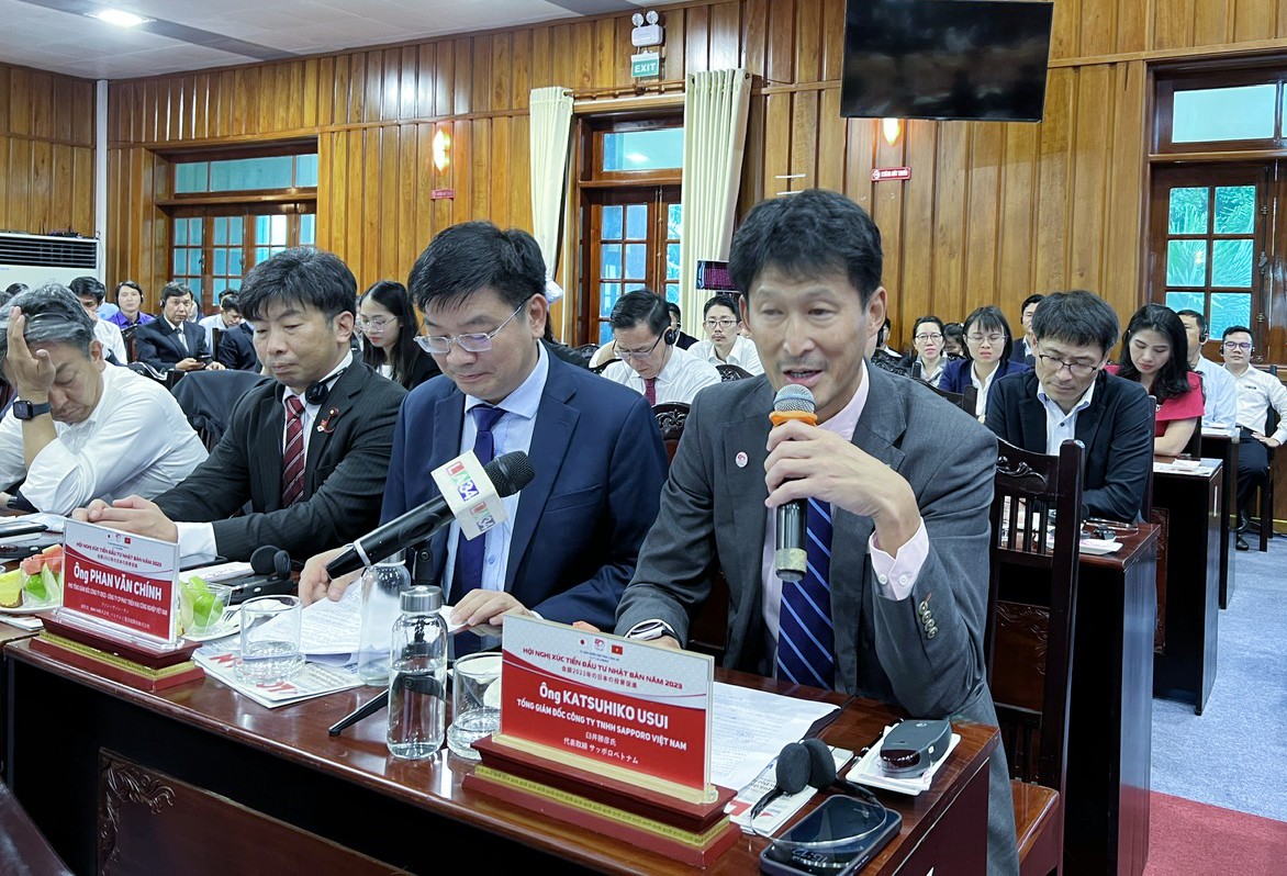 Doanh nghiệp, nhà đầu tư Nhật Bản trao đổi và thảo luận. Doanh nghiệp, nhà đầu tư Nhật Bản trao đổi và thảo luận.