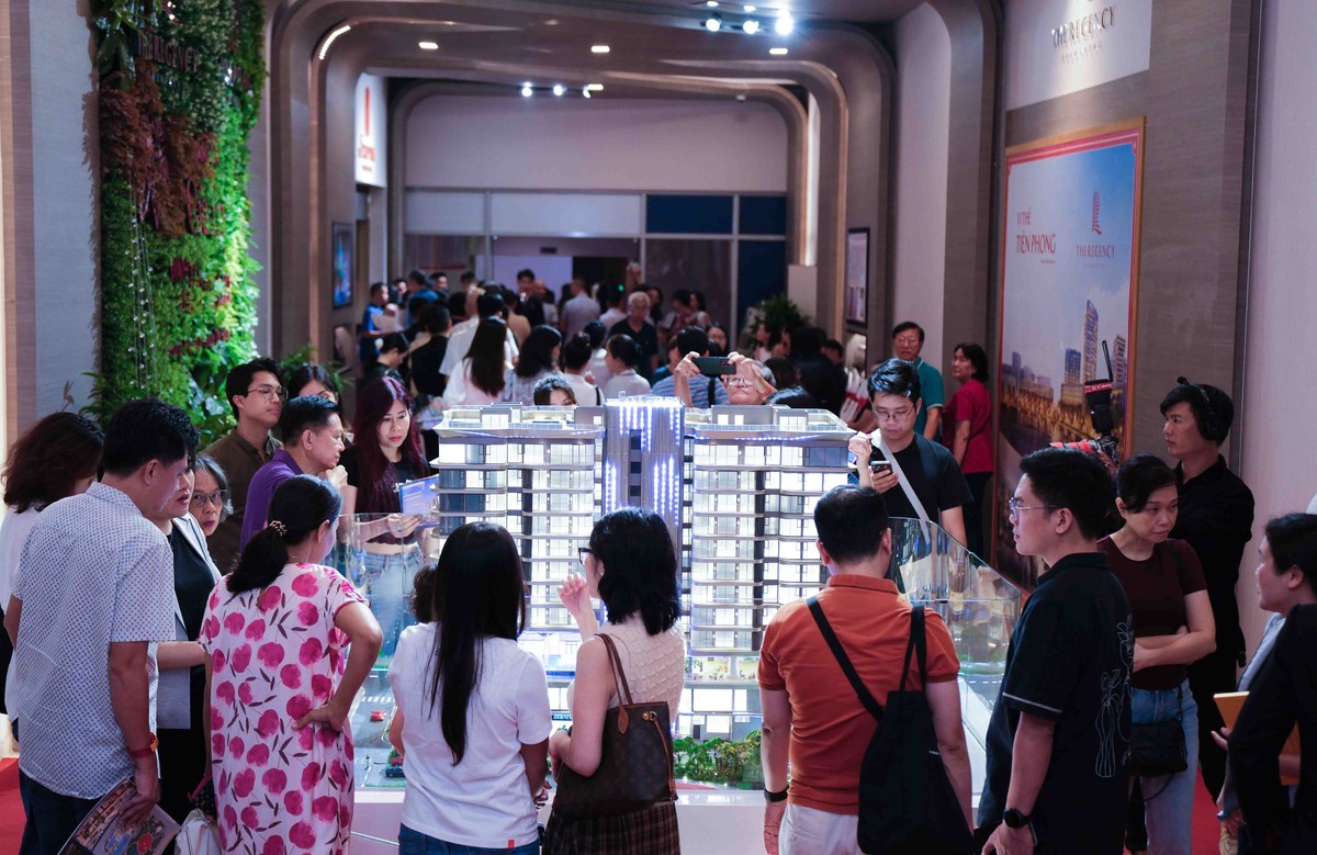 Đông đảo khách hàng đến xem và quan tâm đến dự án Phú Mỹ Hưng The Sculptura.