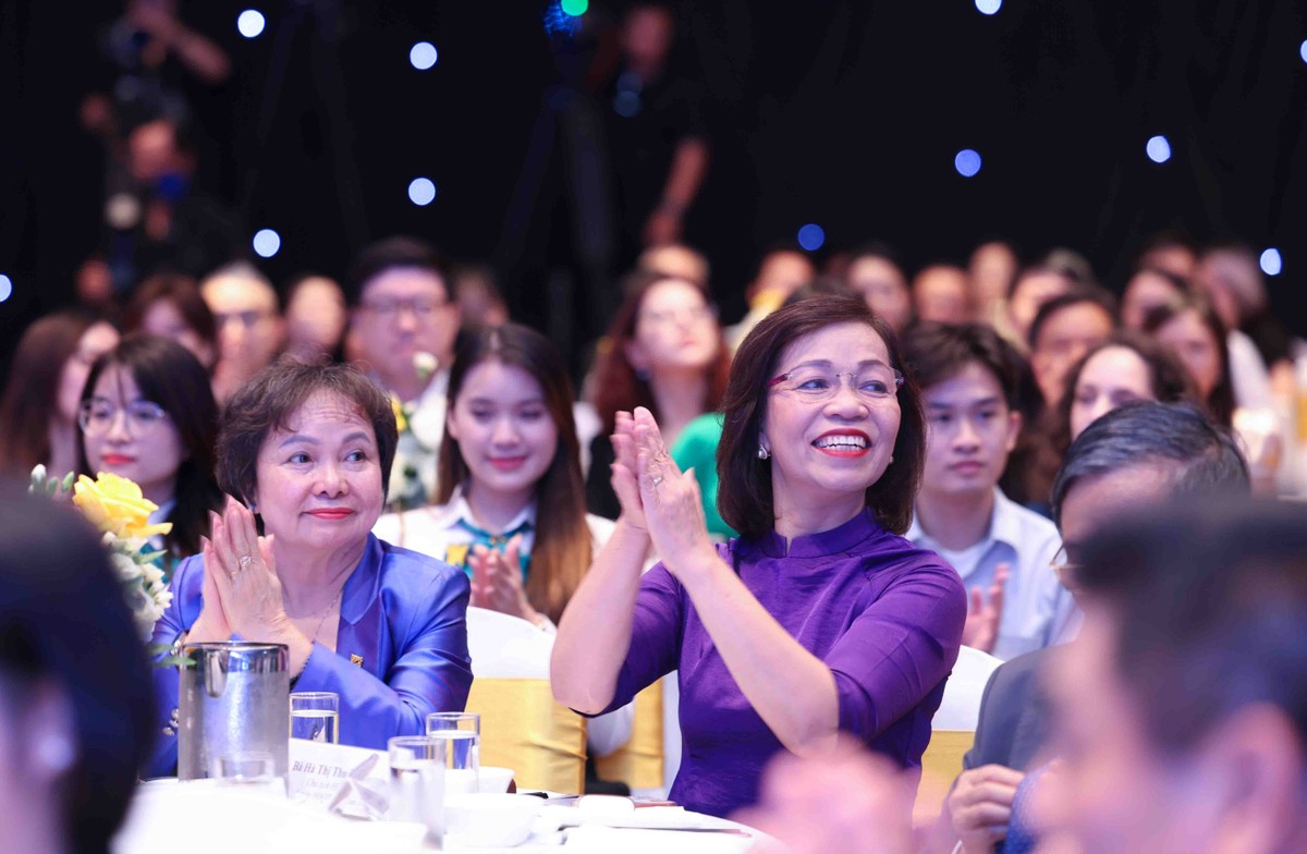 Cuộc Bình chọn Doanh nghiệp niêm yết (VLCA) 2025 tiếp tục khẳng định vai trò là một trong những chương trình đánh giá uy tín nhất thị trường.thúc đẩy doanh nghiệp nâng cao chất lượng quản trị, công bố thông tin và phát triển bền vững.