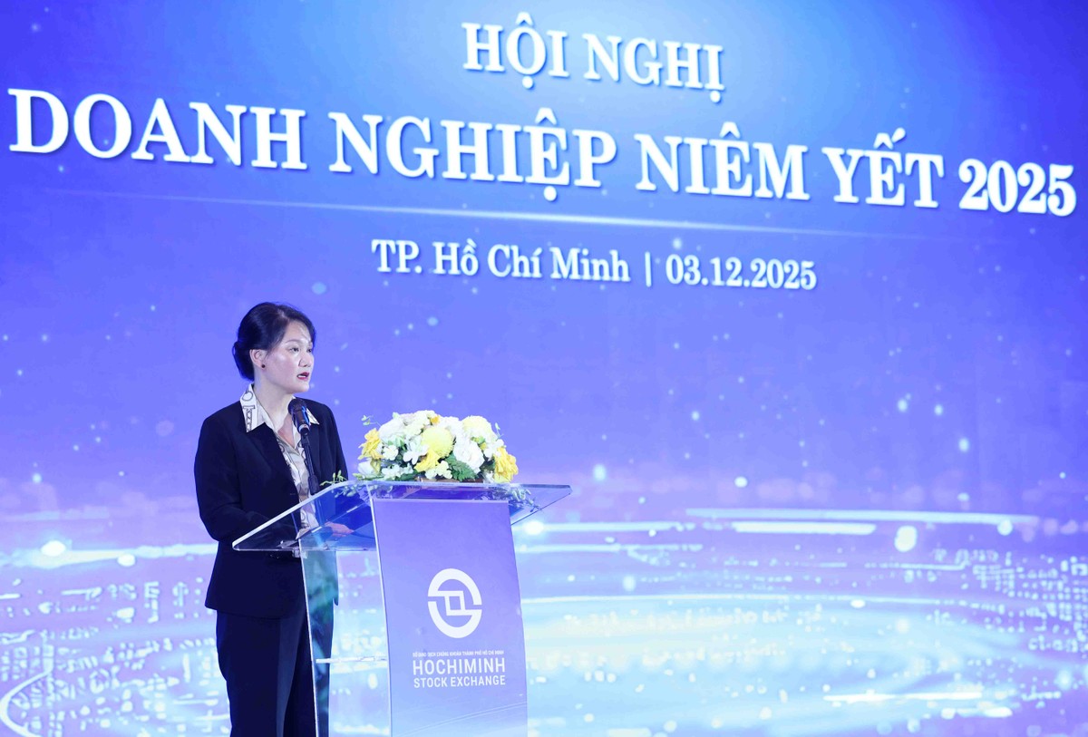 Bà Nguyễn Thị Việt Hà - Quyền Chủ tịch Công ty, Sở GDCK TPHCM phát biểu tại Hội nghị, năm 2025 là một năm đặc biệt, đánh dấu 25 năm thị trường chứng khoán Việt Nam chính thức đi vào hoạt động và cũng là chặng đường 25 năm giữ vững giá trị, niềm tin của HOSE.