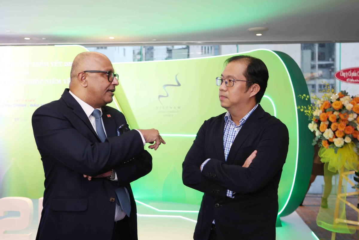 Năm 2025 đánh dấu bước ngoặt khi thị trường chứng khoán Việt Nam chính thức được nâng hạng lên nhóm thị trường mới nổi. Việc nâng hạng không chỉ mở rộng cơ hội thu hút dòng vốn ngoại chất lượng cao mà còn đặt ra yêu cầu cao hơn về minh bạch thông tin, chuẩn hóa báo cáo và quản trị theo thông lệ quốc tế.