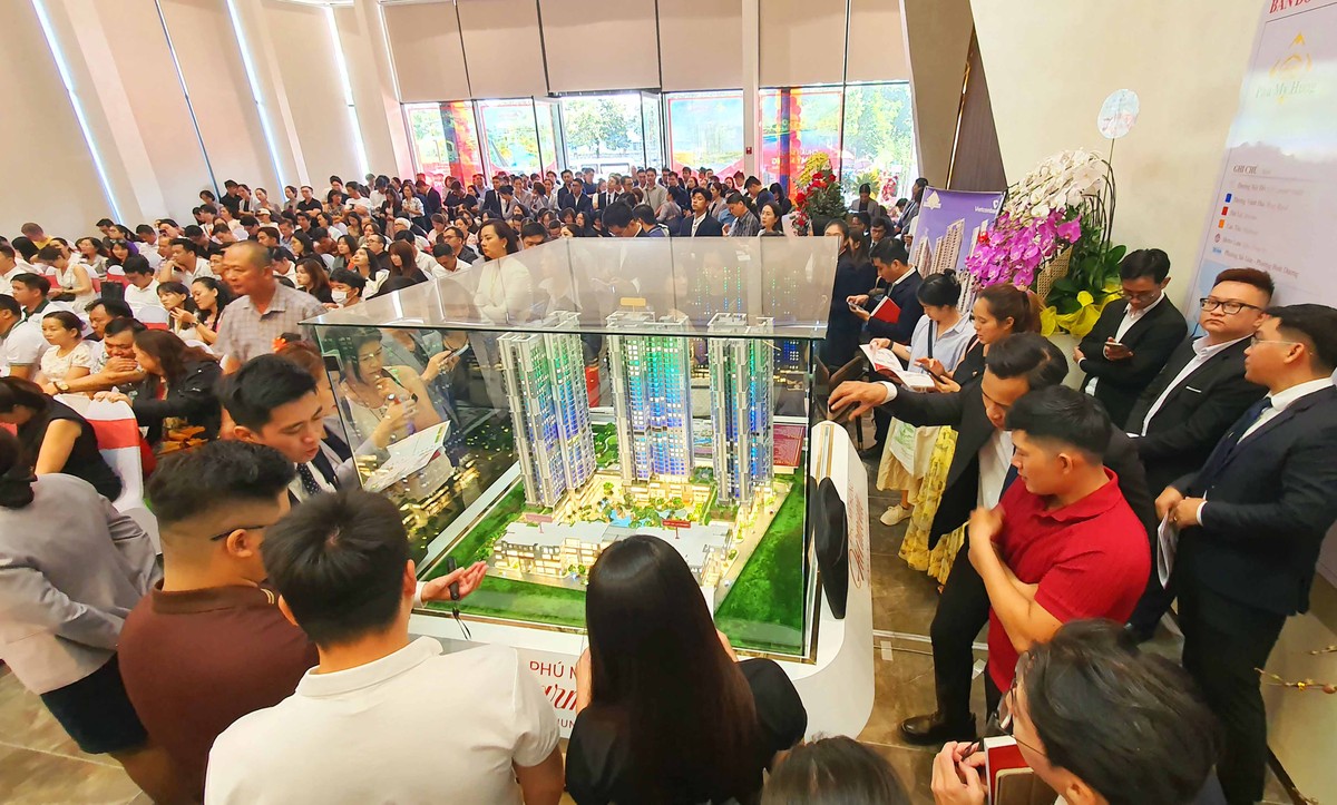 Theo thông tin từ chủ đầu tư, trong đợt mở bán đầu tiên vào ngày 14/3/2026, dự án đã đạt tỷ lệ tiêu thụ gần như 100%. Tổng số lượng booking ghi nhận khoảng 1.500 lượt, cao gấp hơn 2,5 lần số lượng sản phẩm. Theo thông tin từ chủ đầu tư, trong đợt mở bán đầu tiên vào ngày 14/3/2026, dự án đã đạt tỷ lệ tiêu thụ gần như 100%. Tổng số lượng booking ghi nhận khoảng 1.500 lượt, cao gấp hơn 2,5 lần số lượng sản phẩm.