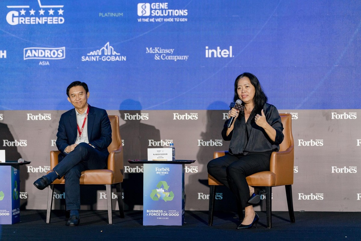 Bà Nguyễn Thị Bích Vân – Chủ tịch Unilever Việt Nam chia sẻ tại hội thảo Bà Nguyễn Thị Bích Vân – Chủ tịch Unilever Việt Nam chia sẻ tại hội thảo