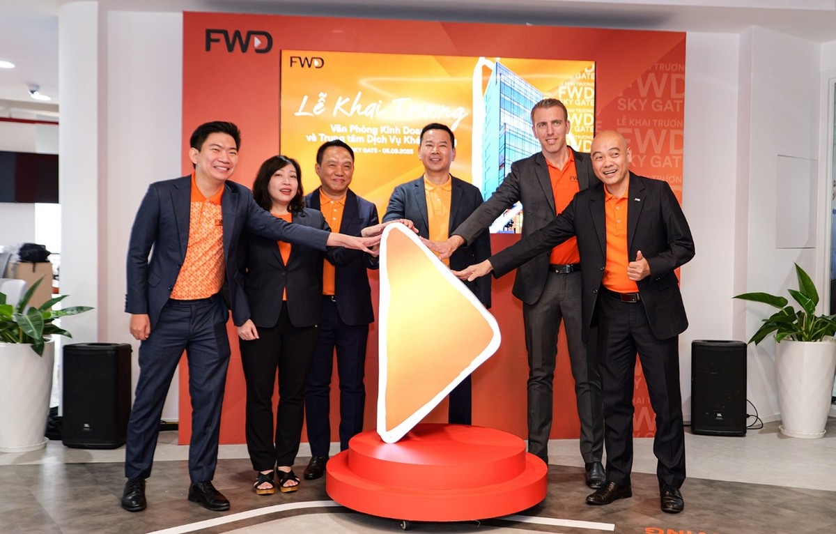 Ông Phương Tiến Minh, Tổng giám đốc FWD Việt Nam, cho biết văn phòng tại Sky Gate được xem là văn phòng thế hệ mới của FWD. Ông Phương Tiến Minh, Tổng giám đốc FWD Việt Nam, cho biết văn phòng tại Sky Gate được xem là văn phòng thế hệ mới của FWD.