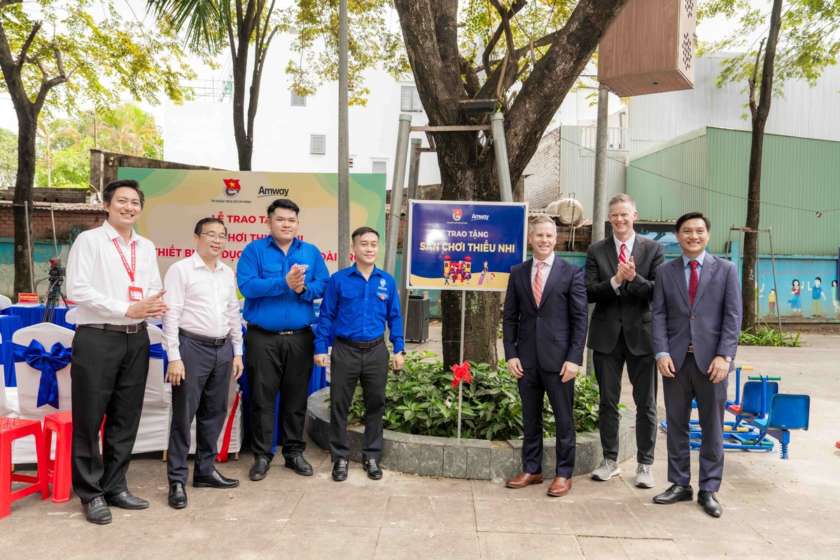 Amway Việt Nam đã phối hợp với Trung ương Đoàn TNCS Hồ Chí Minh triển khai Tổ chức Lễ khánh thành và tặng 02 công trình vui chơi trẻ em tại phường Bình Dương