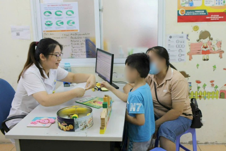 Sàng lọc và phát hiện sớm các dấu hiệu rối loạn phát triển chính là chìa khóa vàng giúp trẻ tự kỷ nhận được sự hỗ trợ tâm lý và liệu pháp can thiệp phù hợp Sàng lọc và phát hiện sớm các dấu hiệu rối loạn phát triển chính là chìa khóa vàng giúp trẻ tự kỷ nhận được sự hỗ trợ tâm lý và liệu pháp can thiệp phù hợp