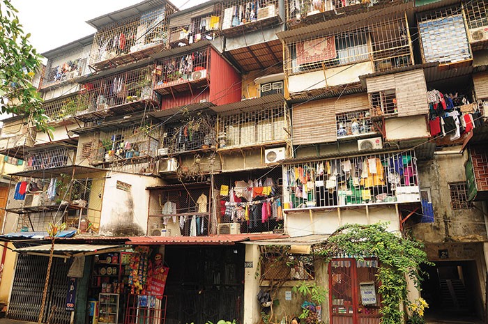 Hà Nội: Những khu chung cư cũ sống lay lắt ảnh 2 Hà Nội: Những khu chung cư cũ sống lay lắt ảnh 2