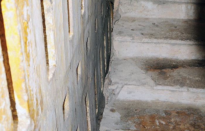 Hà Nội: Những khu chung cư cũ sống lay lắt ảnh 4 Hà Nội: Những khu chung cư cũ sống lay lắt ảnh 4