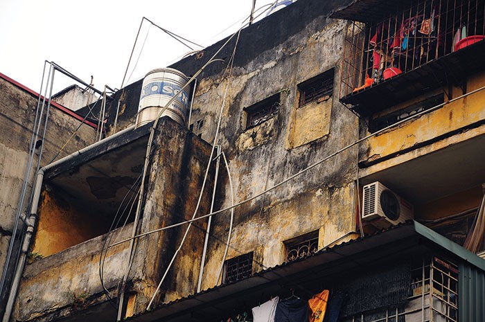 Hà Nội: Những khu chung cư cũ sống lay lắt ảnh 7 Hà Nội: Những khu chung cư cũ sống lay lắt ảnh 7