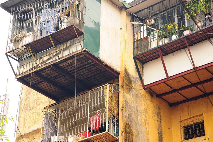 Hà Nội: Những khu chung cư cũ sống lay lắt ảnh 8 Hà Nội: Những khu chung cư cũ sống lay lắt ảnh 8