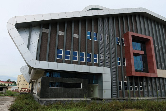 Cận cảnh nhà hát trăm tỷ nằm phơi mưa nắng ảnh 2 Cận cảnh nhà hát trăm tỷ nằm phơi mưa nắng ảnh 2