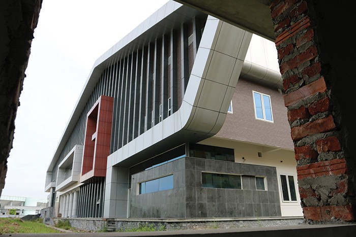 Cận cảnh nhà hát trăm tỷ nằm phơi mưa nắng ảnh 4 Cận cảnh nhà hát trăm tỷ nằm phơi mưa nắng ảnh 4