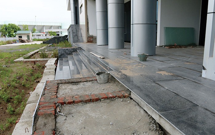 Cận cảnh nhà hát trăm tỷ nằm phơi mưa nắng ảnh 6 Cận cảnh nhà hát trăm tỷ nằm phơi mưa nắng ảnh 6