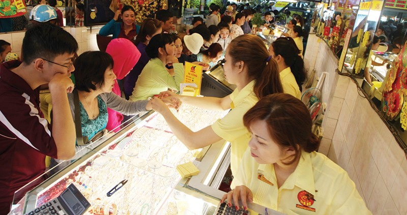 Vàng thần Tài hút khách ngày khai Xuân ảnh 2