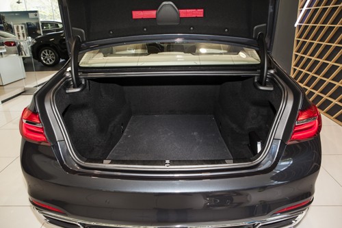 Sedan hạng sang BMW Serie 7 dính lỗi túi khí ảnh 3