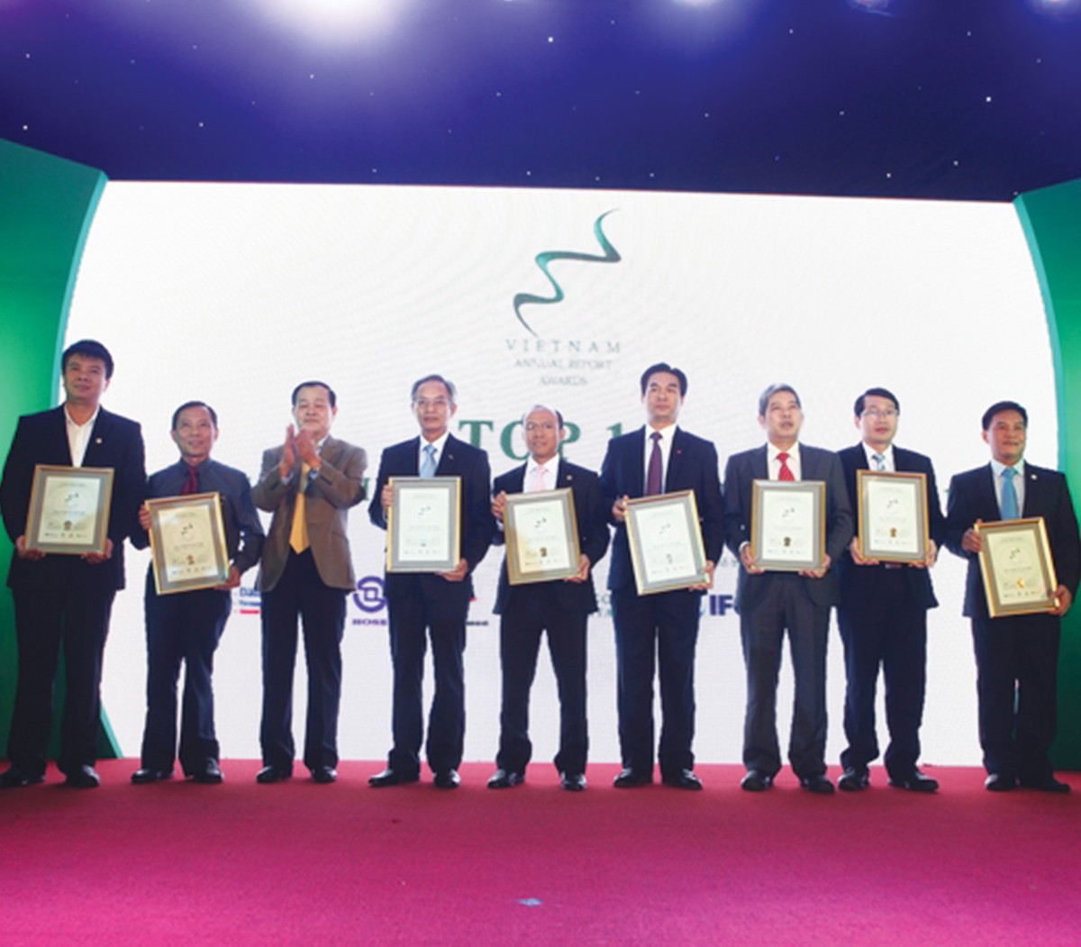 Doanh nghiệp chuẩn bị gì cho mùa Báo cáo thường niên 2016? ảnh 2