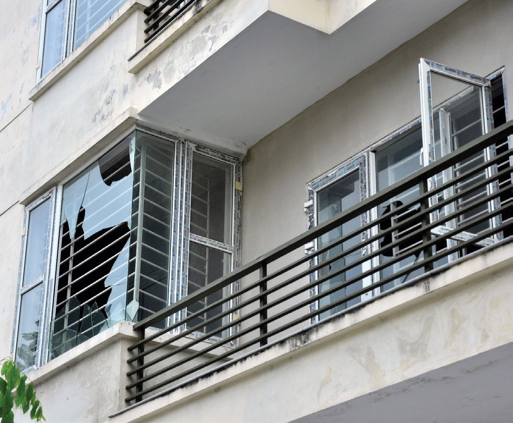 Cỏ dại mọc trong biệt thự tiền tỷ tại Khu đô thị Văn Phú ảnh 5