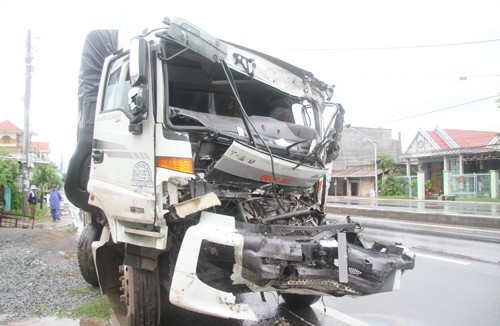 3 ôtô tông liên hoàn, hàng chục hành khách kêu cứu ảnh 1