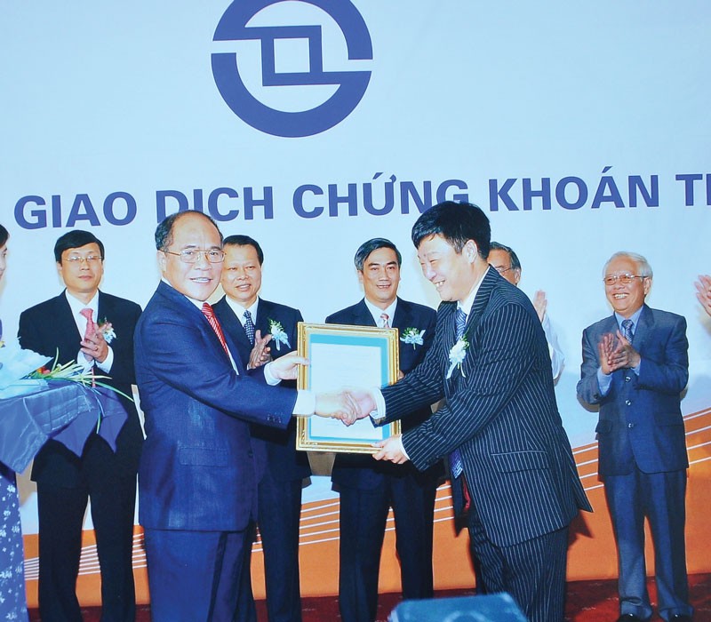 HOSE - 16 năm tạo dựng nền tảng để phát triển bền vững ảnh 1