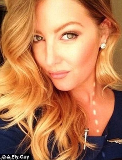 Tiếp viên hãng hàng không nào gợi cảm nhất thế giới ảnh 2