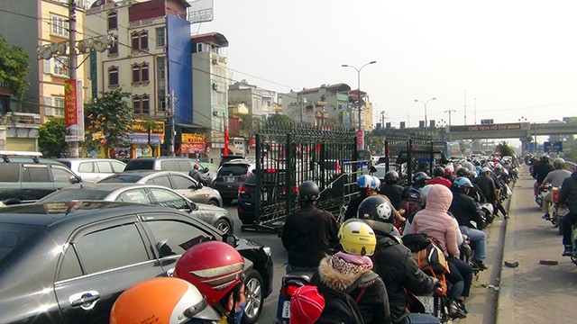 Người dân đổ về quê ăn Tết, cửa ngõ Hà Nội ùn tắc nghiêm trọng ảnh 12