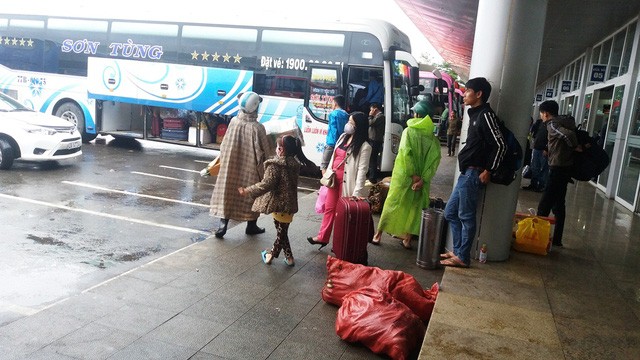 Người dân đổ về quê ăn Tết, cửa ngõ Hà Nội ùn tắc nghiêm trọng ảnh 15