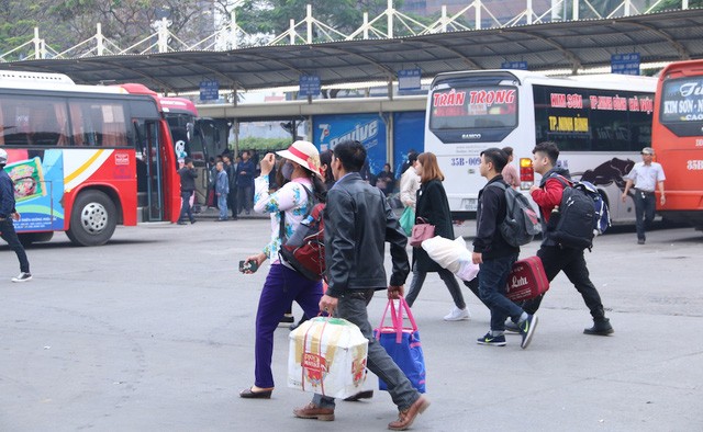 Người dân đổ về quê ăn Tết, cửa ngõ Hà Nội ùn tắc nghiêm trọng ảnh 3