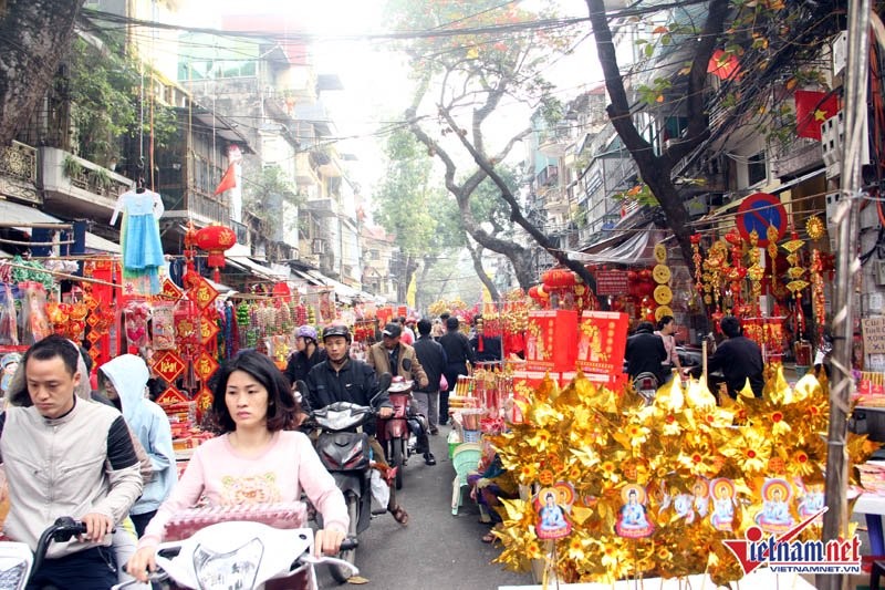 Người Hà Nội chen chân đi phiên chợ cuối cùng của năm ảnh 12