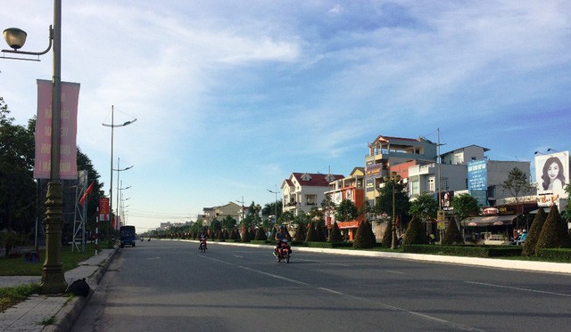 Mùng một Tết, nắng trải vàng những con phố vắng ảnh 10