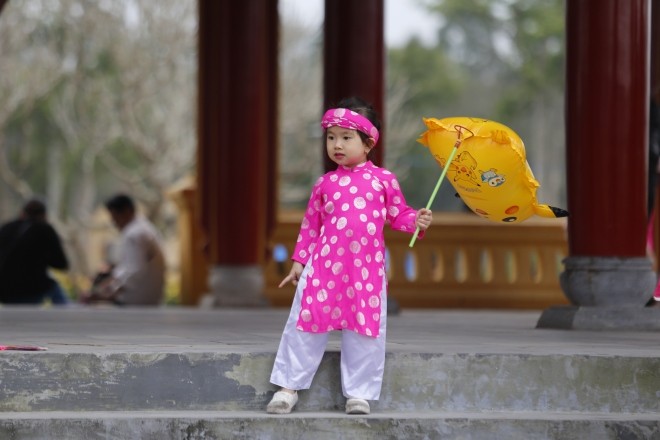 Những cách tạo dáng chụp ảnh đẹp dịp Tết ảnh 6