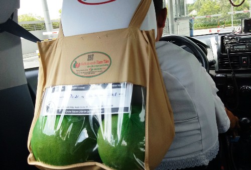 Đại gia vận tải, công nghệ, bán lẻ đua nhau buôn "hàng lạ" ảnh 1