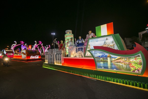 Đà Nẵng sáng bừng lung linh trong Lễ hội đường phố ảnh 3