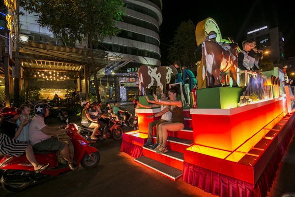 Đà Nẵng sáng bừng lung linh trong Lễ hội đường phố ảnh 4