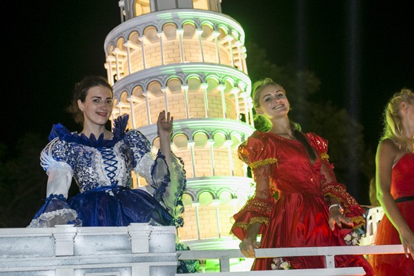 Đà Nẵng sáng bừng lung linh trong Lễ hội đường phố ảnh 7