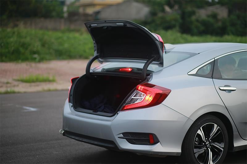 Honda Civic thế hệ mới: Nhập Thái, giá “chát“ ảnh 10