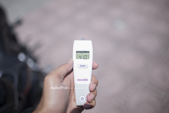 Hà Nội: Nắng nóng đỉnh điểm, nhiệt độ yên xe máy lên tới hơn 70 độ C ảnh 1