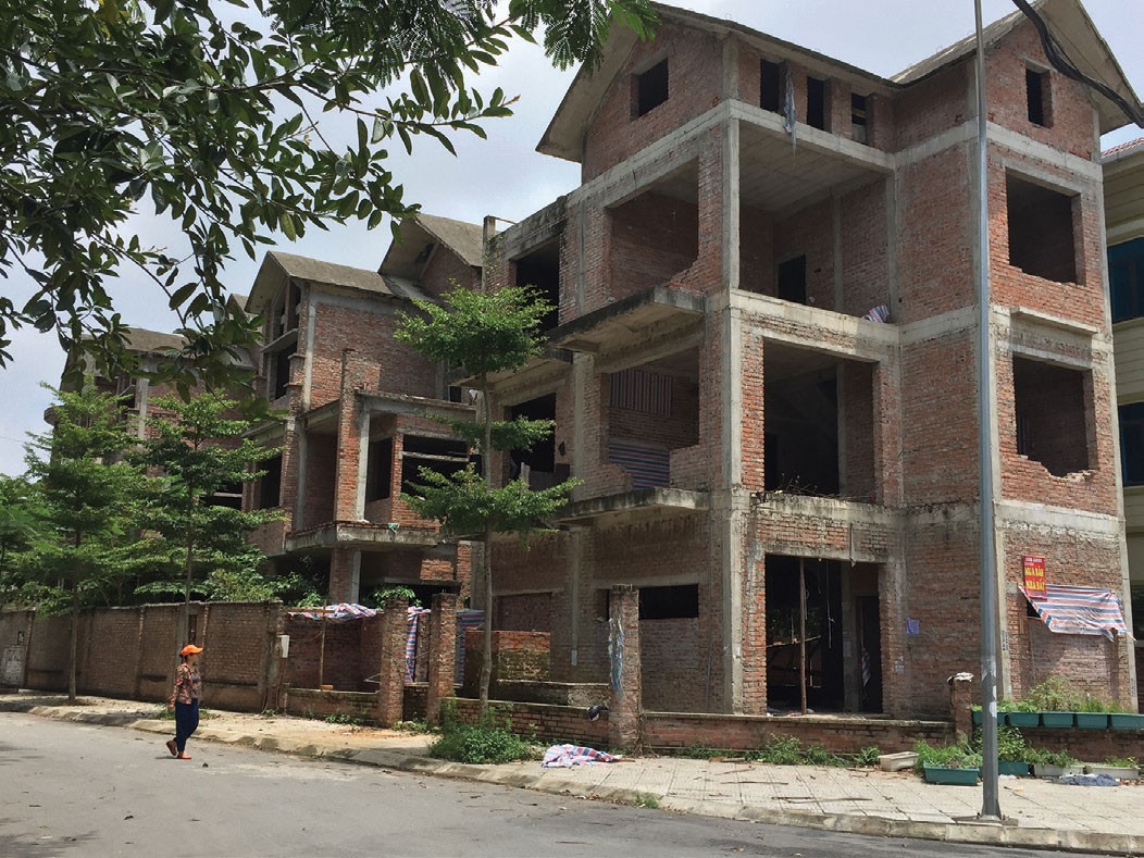 Lãng phí những căn biệt thự bỏ hoang ở Dự án nhà ở Cầu Diễn ảnh 1