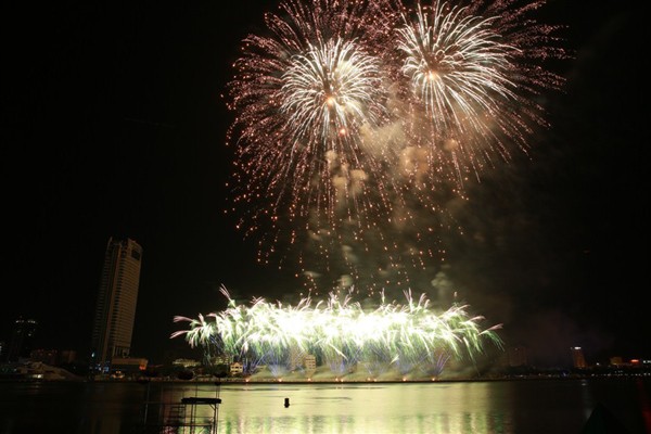 Chung kết Lễ hội pháo hoa Đà Nẵng: Đội Ý giành chiến thắng rực rỡ ảnh 1