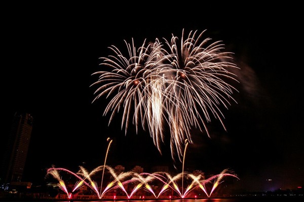 Chung kết Lễ hội pháo hoa Đà Nẵng: Đội Ý giành chiến thắng rực rỡ ảnh 2