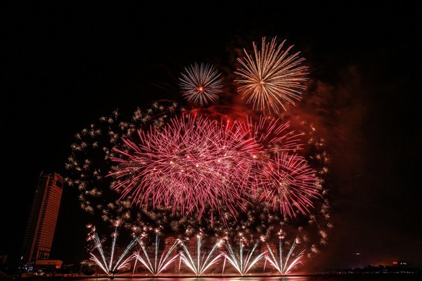 Chung kết Lễ hội pháo hoa Đà Nẵng: Đội Ý giành chiến thắng rực rỡ ảnh 3