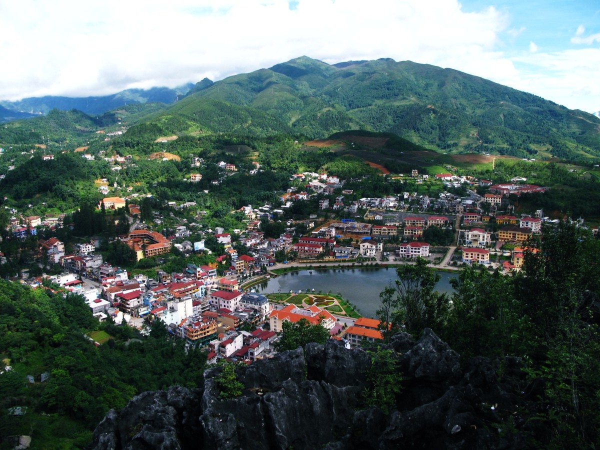 Đại gia bất động sản “mở đường” lên núi ảnh 1