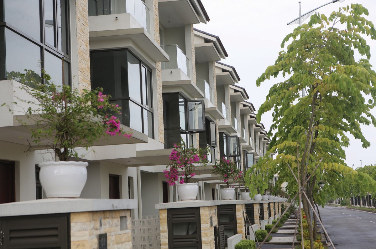  “Hàng” biệt thự, liền kề sôi động, nhưng khó “lướt sóng” ảnh 1