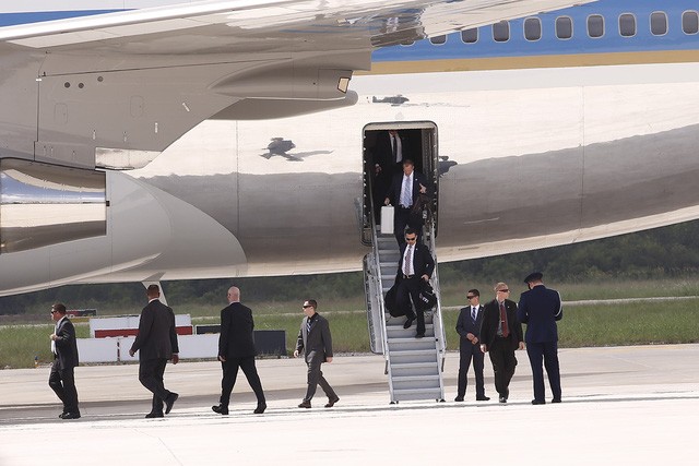 Những hình ảnh đầu tiên của Tổng thống Mỹ Donald Trump tại Việt Nam ảnh 3