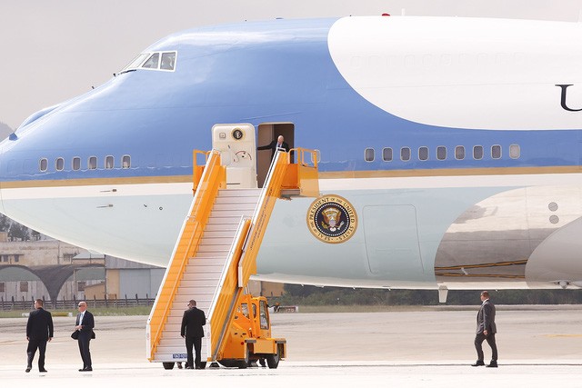 Những hình ảnh đầu tiên của Tổng thống Mỹ Donald Trump tại Việt Nam ảnh 5