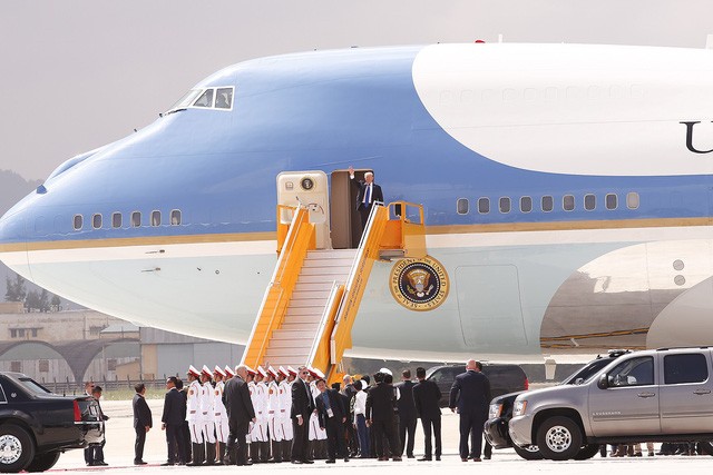 Những hình ảnh đầu tiên của Tổng thống Mỹ Donald Trump tại Việt Nam ảnh 6